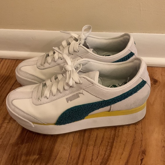 Mayze Classic Women Puma Platform Sneakers- size 8 (Women’s)